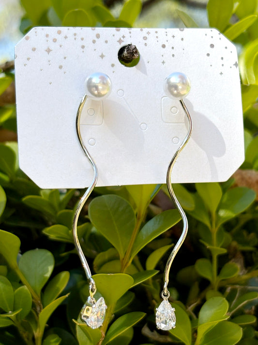 きらめくウェーブイヤリング- Sparkling Wave Earrings