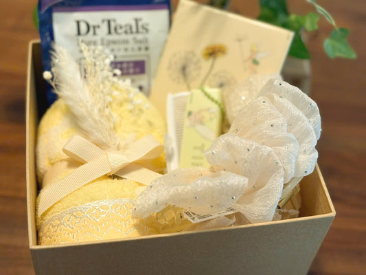Bath Salt, Towel, Hand Mirror & Hair Clip - Box05